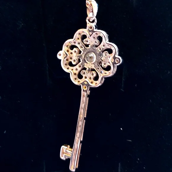 Elegant Gold Key Pendant Necklace #30 - Picture 2 of 2